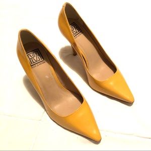 Stiletto Mustard Shoe NWOT